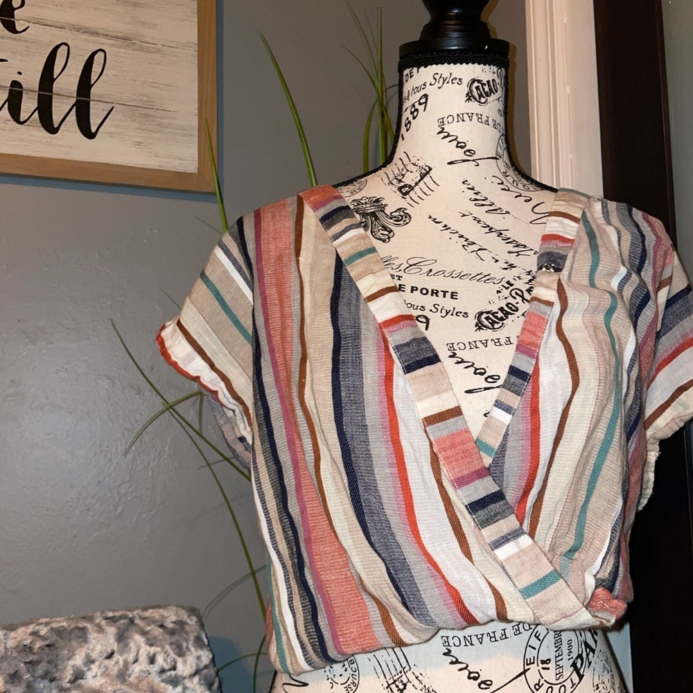 Multi Color Buttoned Crop Top - Picture 2 of 5